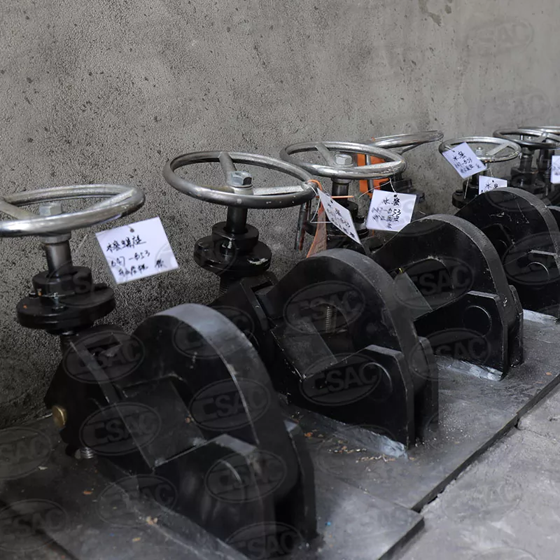 Dispozitiv de eliberare a ancora de tip pivotant etanș